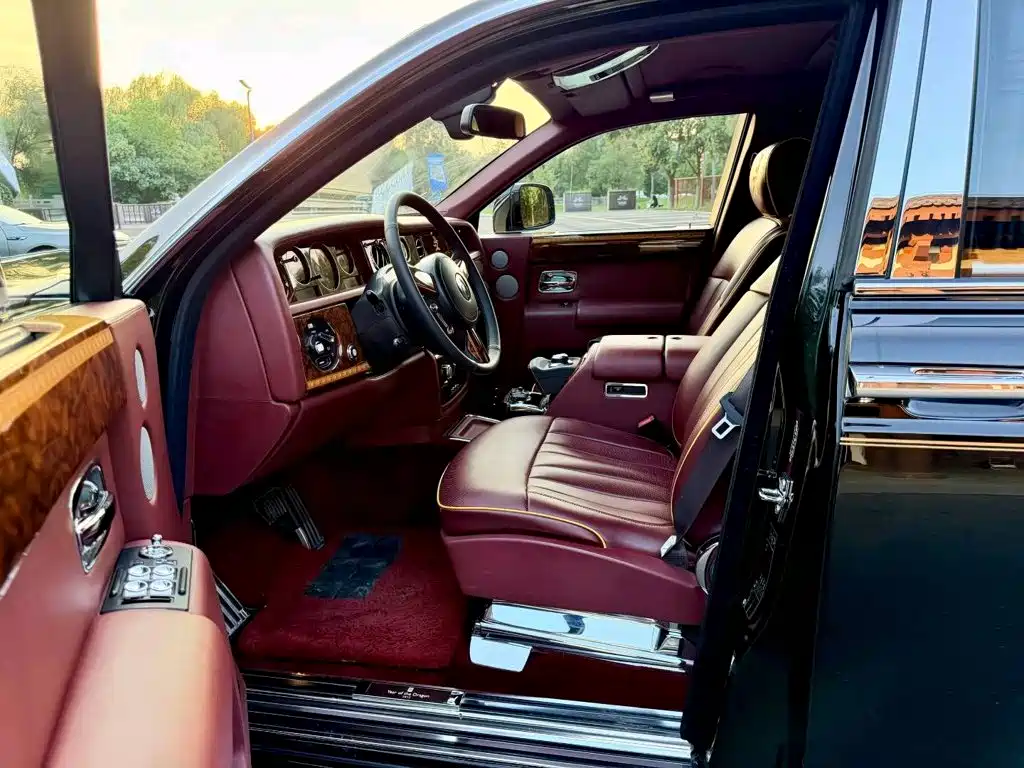 Rolls-Royce Phantom — миниатюра 6