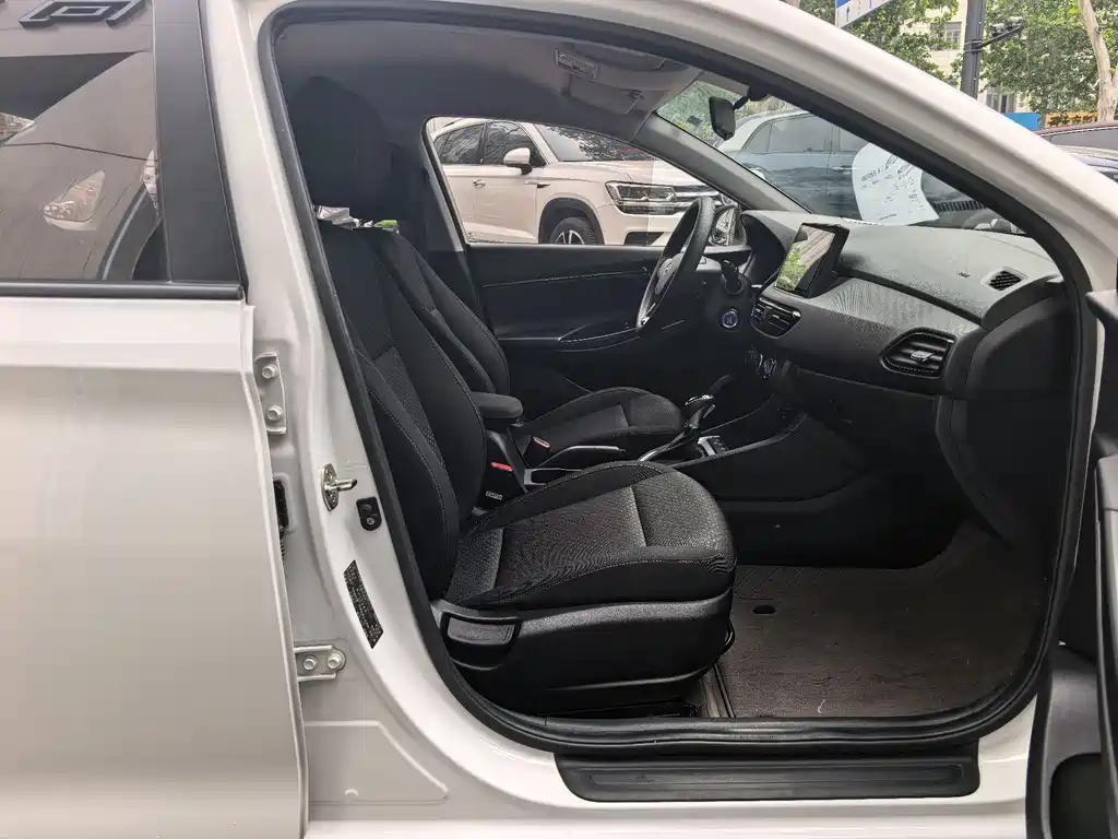 Hyundai Elantra - фото 15