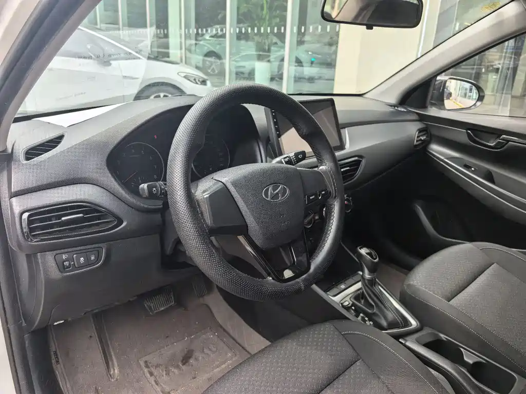 Hyundai Elantra - фото 6