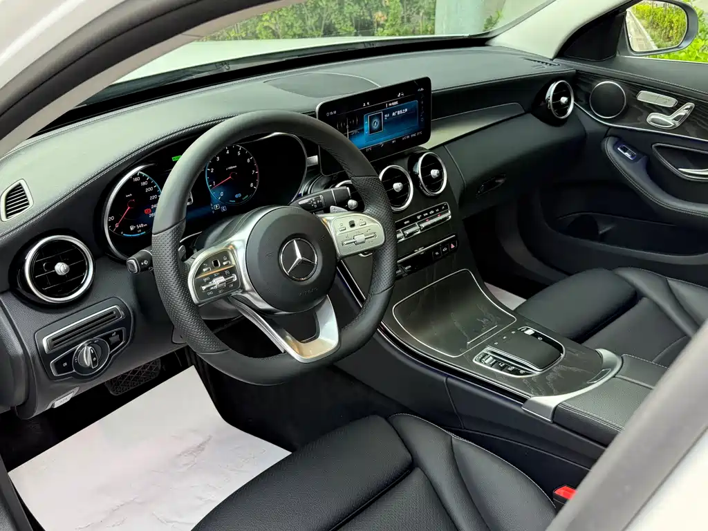 Mercedes-Benz C-Class — миниатюра 13