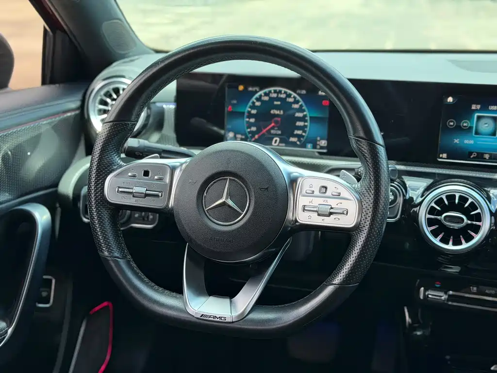 Mercedes-Benz A-Class — миниатюра 7