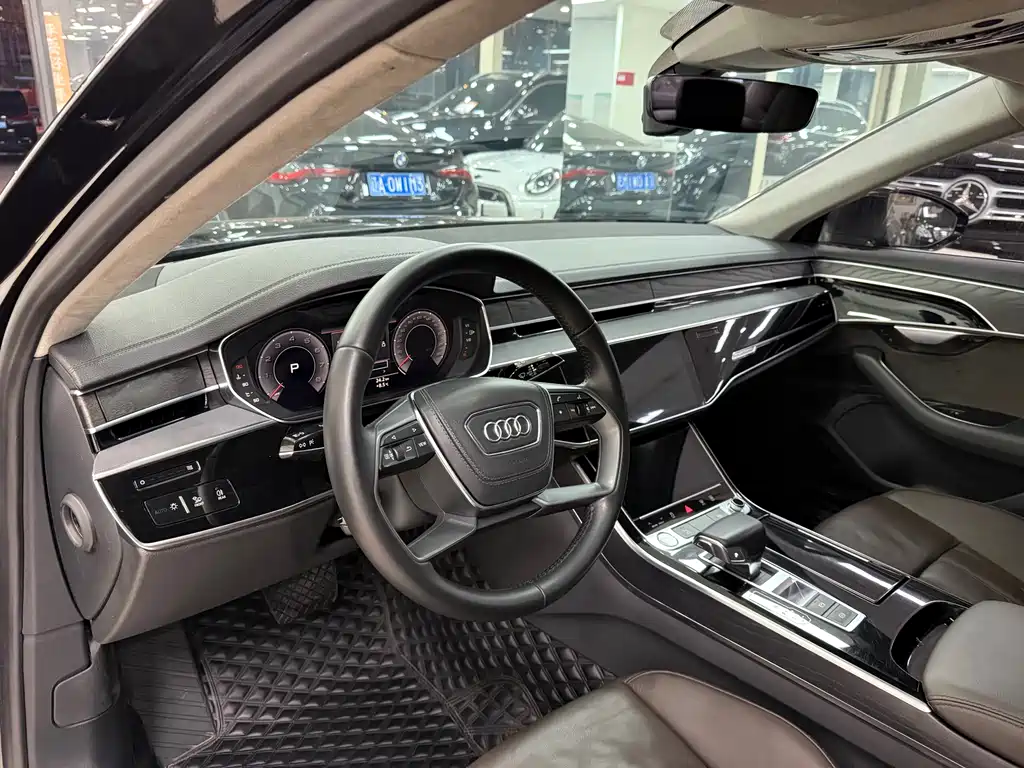 AUDI A8