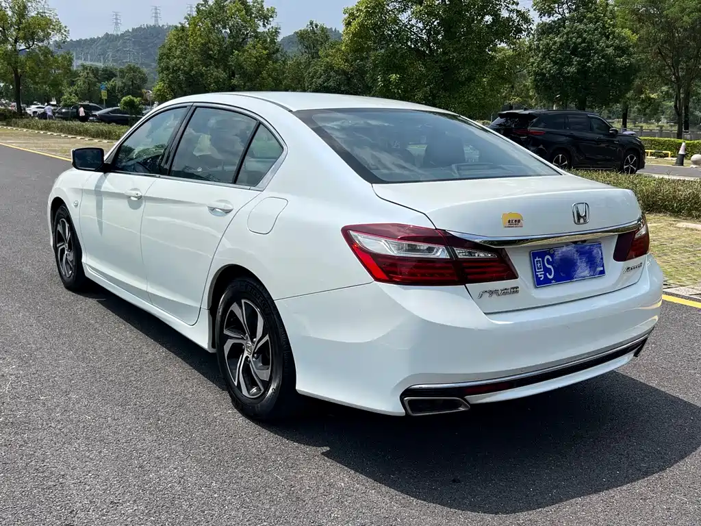Honda Accord — миниатюра 4