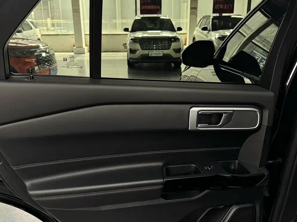 Ford Explorer — миниатюра 15