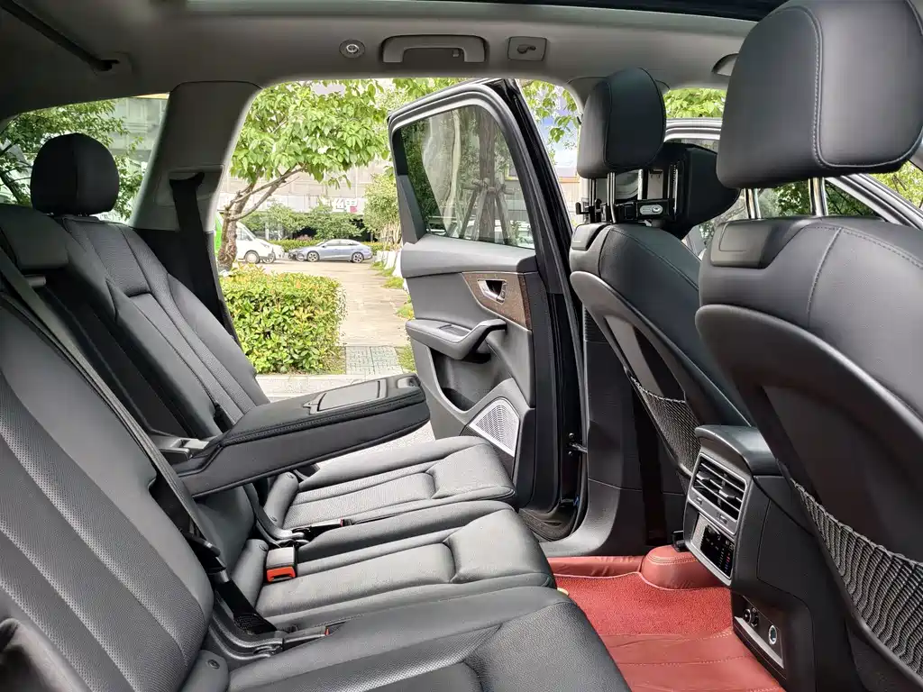 Audi Q7 — миниатюра 12