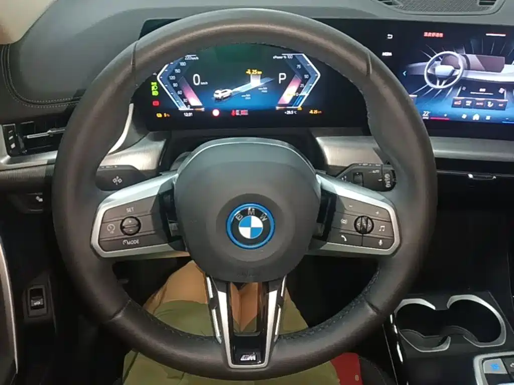 BMW iX1 — миниатюра 11