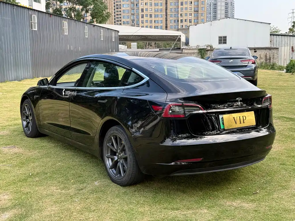 Tesla Model 3 — миниатюра 5