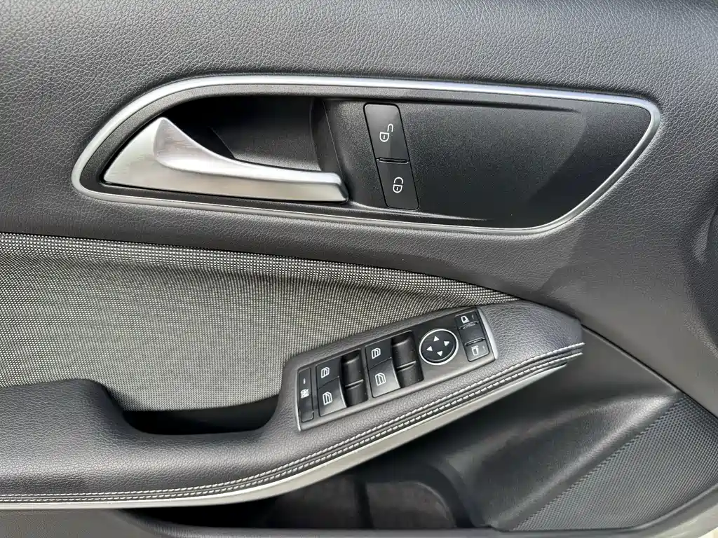 Mercedes-Benz A-Class (Import) — миниатюра 12