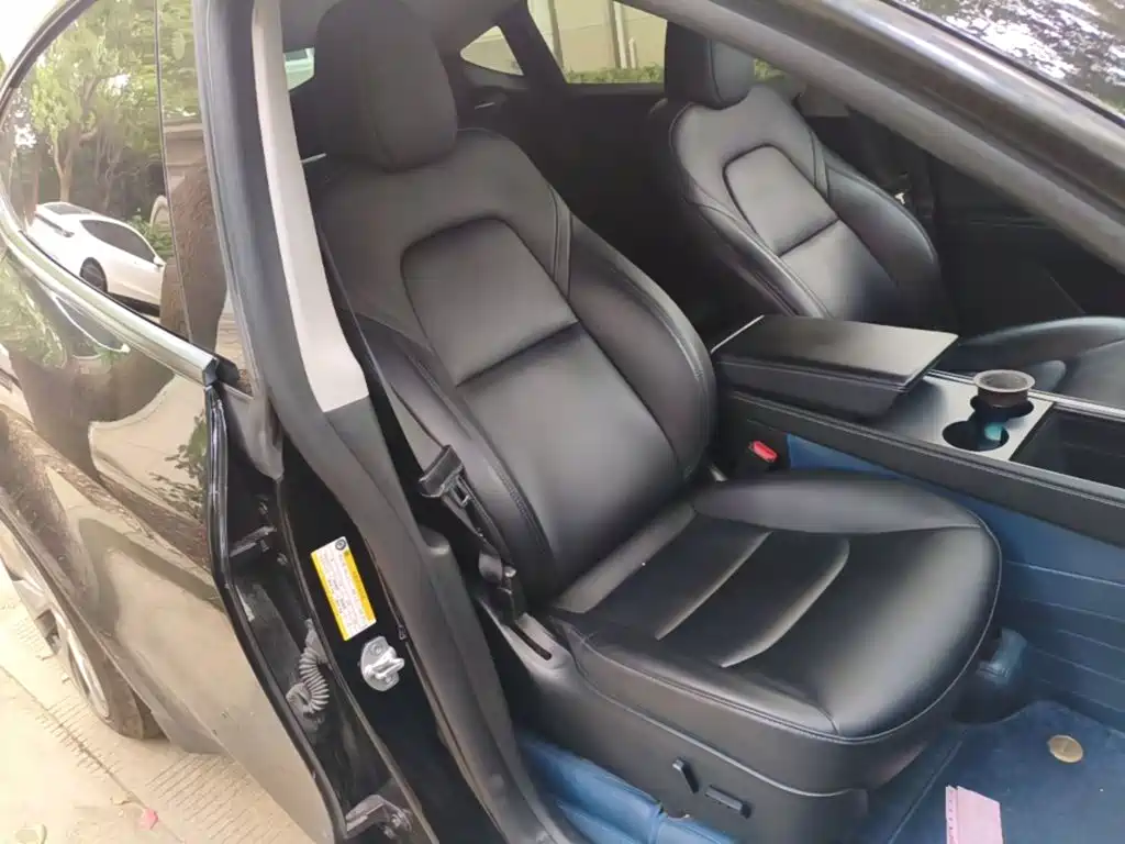 Tesla Model Y — миниатюра 25