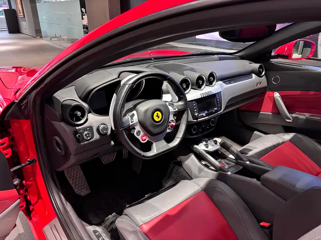 Ferrari FF — миниатюра 7