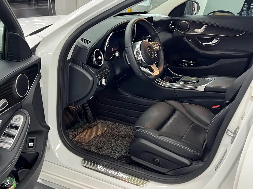 Mercedes-Benz C-Class — миниатюра 7