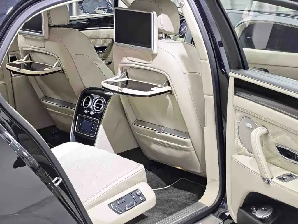 Bentley Flying Spur — миниатюра 10
