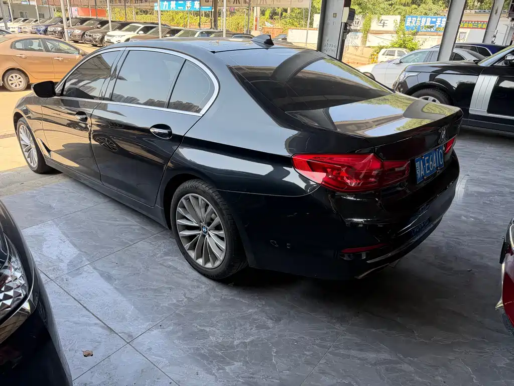 BMW 5 Series — миниатюра 14