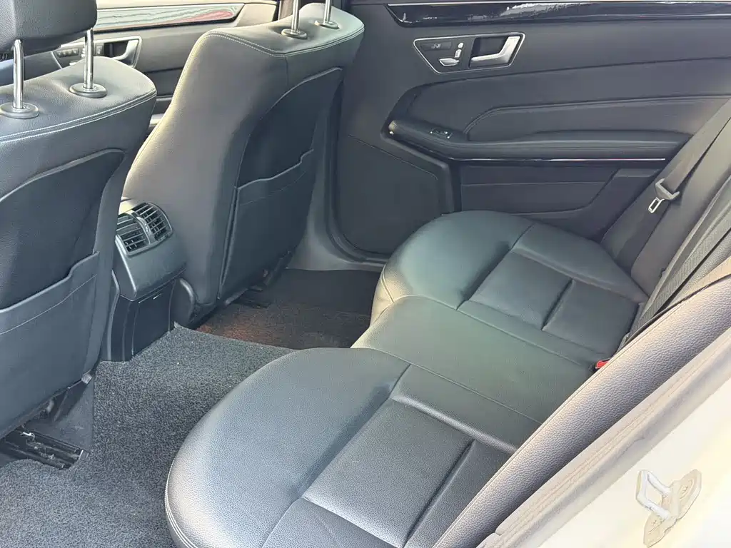Mercedes-Benz E-Class — миниатюра 11