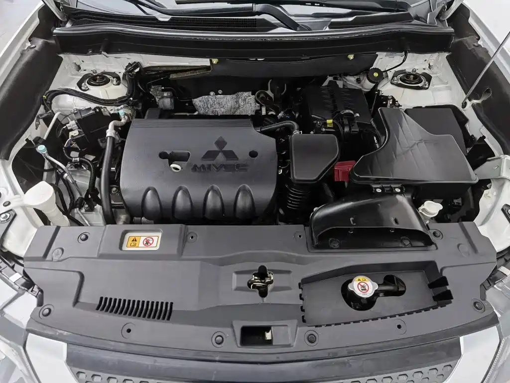 Mitsubishi Outlander — миниатюра 6