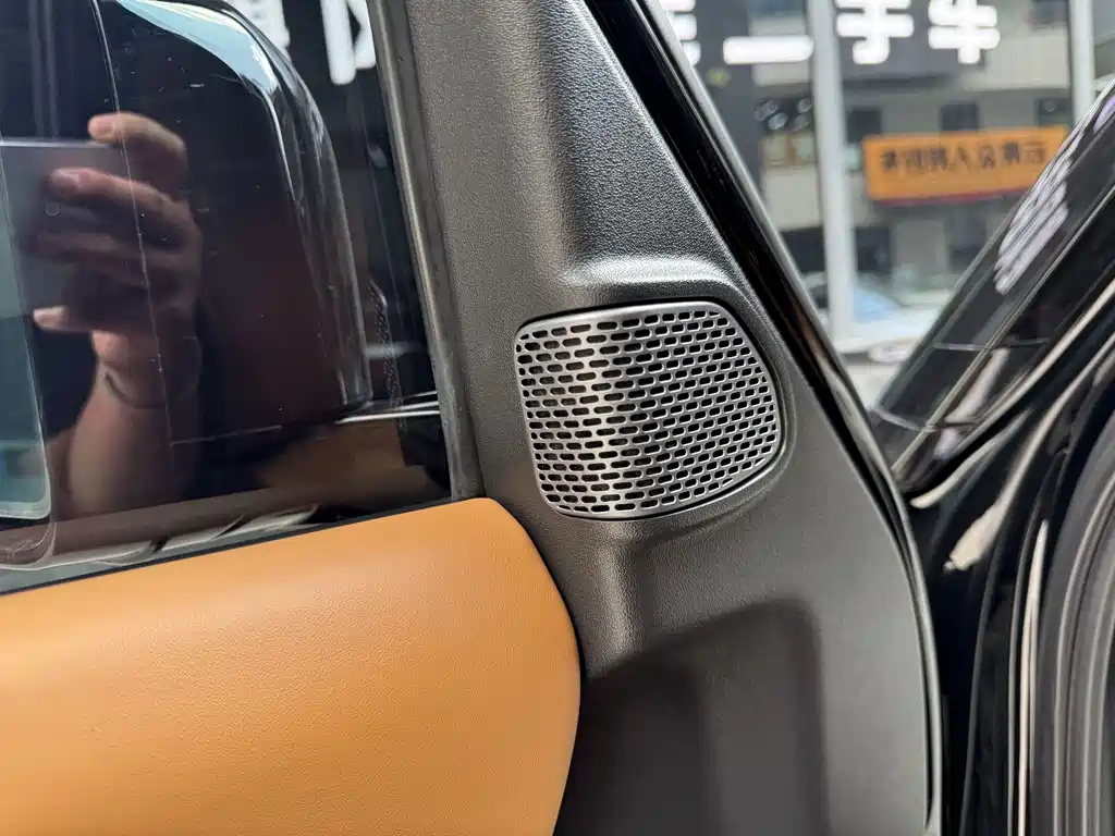 Land Rover Defender — миниатюра 11