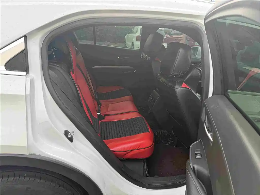 Cadillac XT4 — миниатюра 6