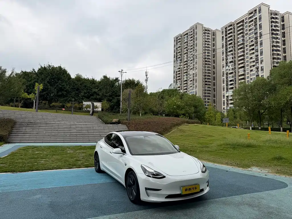 Tesla Model 3 — миниатюра 8