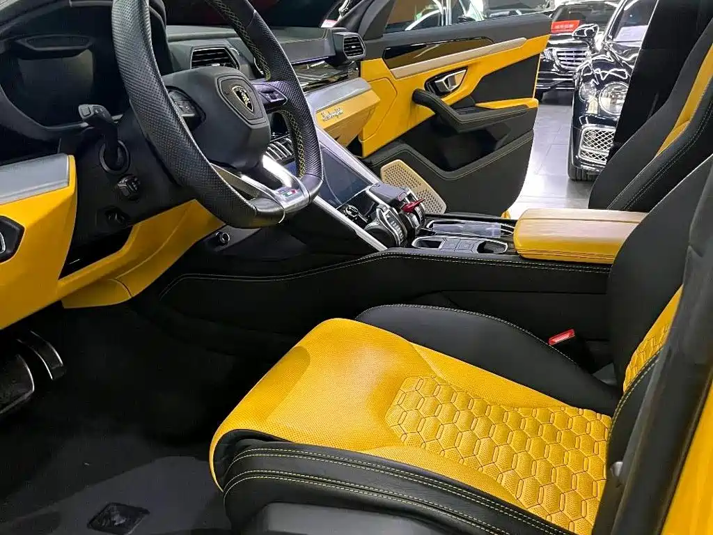 Lamborghini Urus — миниатюра 8