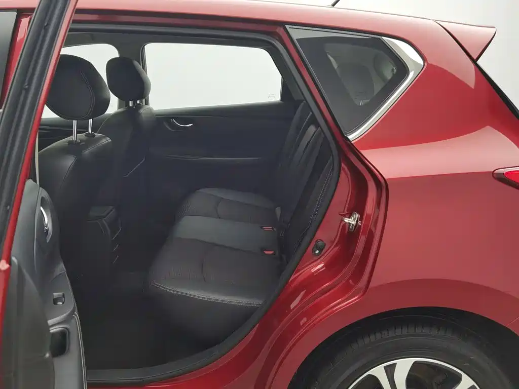 Nissan Tiida — миниатюра 15