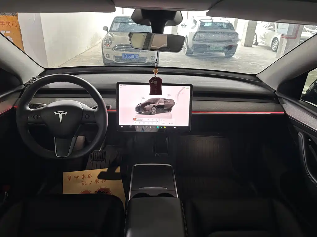 Tesla Model Y — миниатюра 14