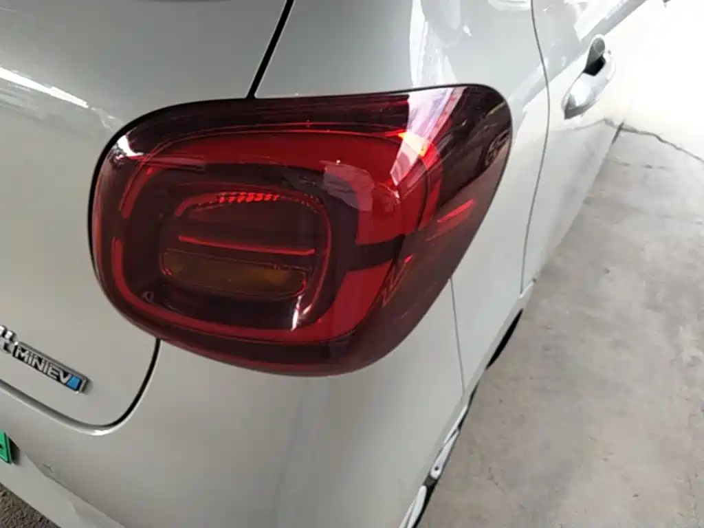 Wuling MINIEV — миниатюра 8
