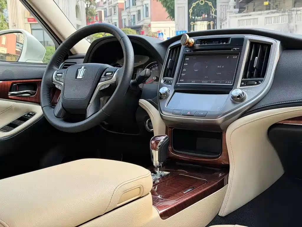 Toyota Crown — миниатюра 12