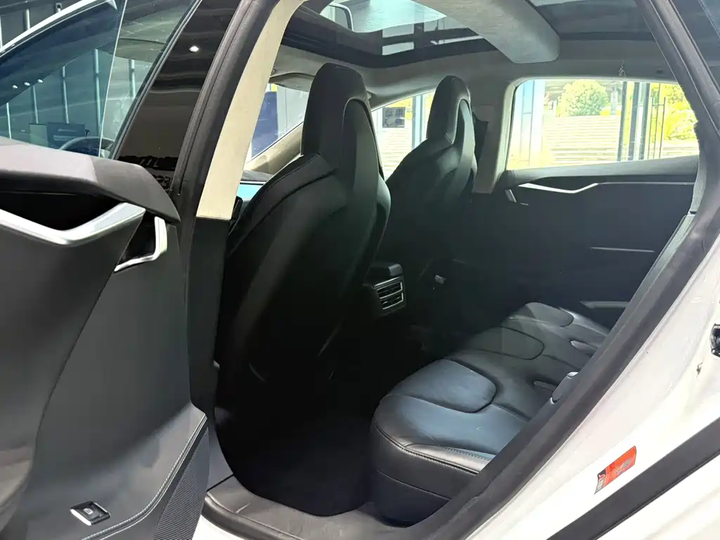 Tesla Model S — миниатюра 4