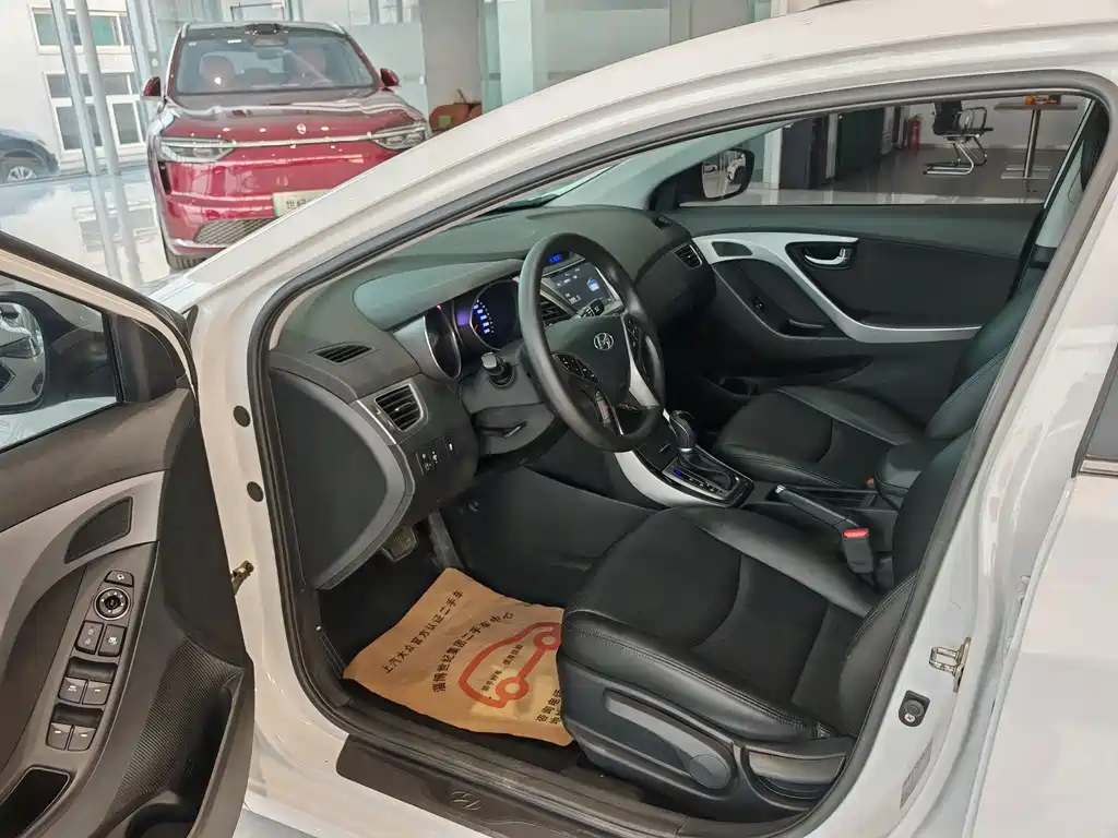 Hyundai Elantra Langdong — миниатюра 5