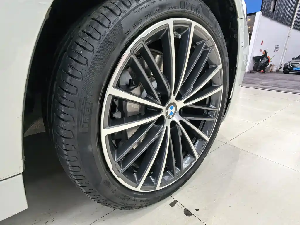 BMW 5 Series — миниатюра 18