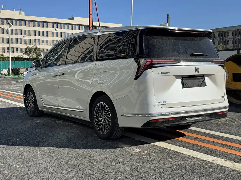 Buick GL8 Hybrid — миниатюра 6