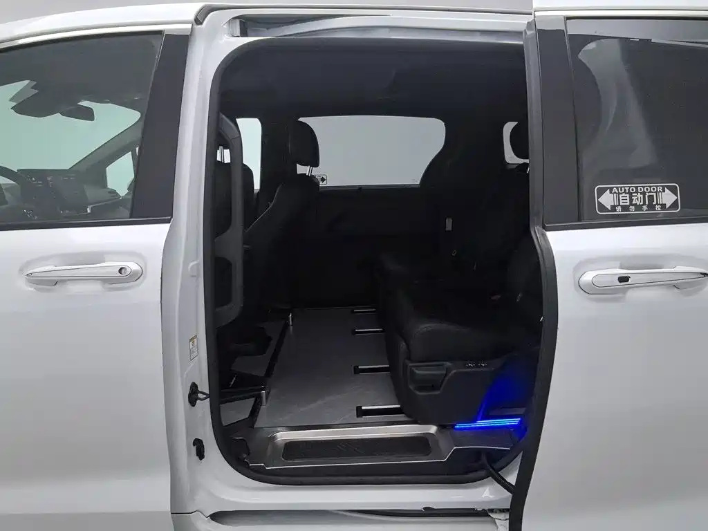 Toyota Sienna — миниатюра 15