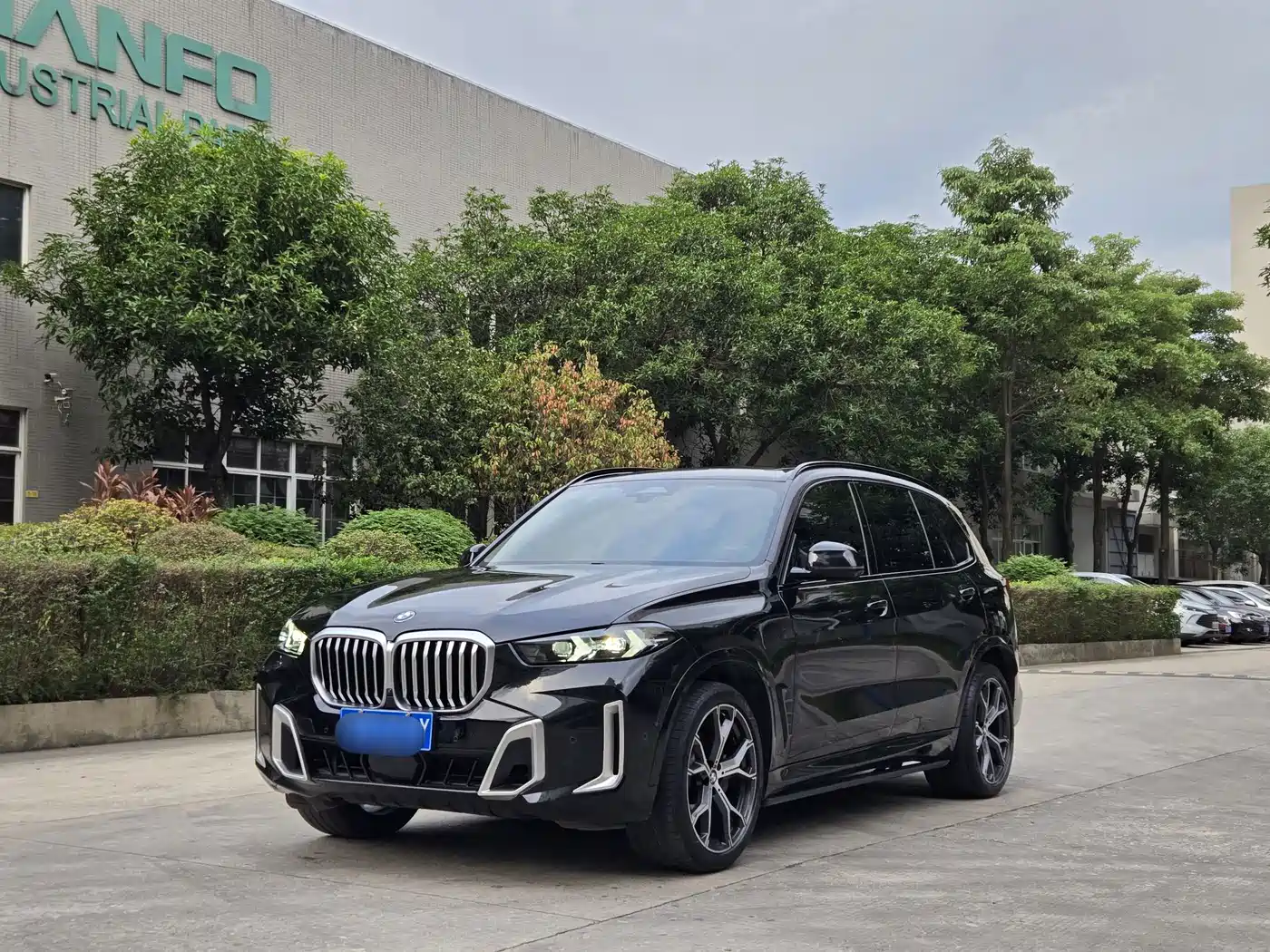 宝马X5 2023款 xDrive 30Li 尊享型M运动曜夜套装 2023