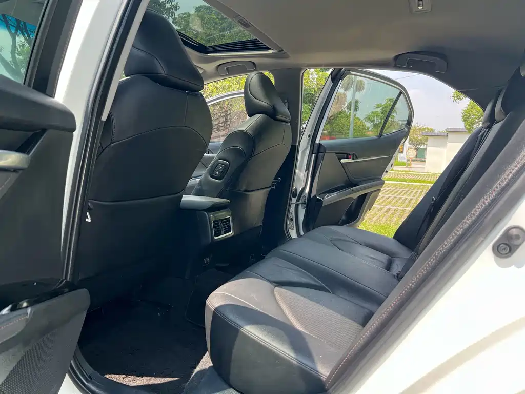 Toyota Camry — миниатюра 15