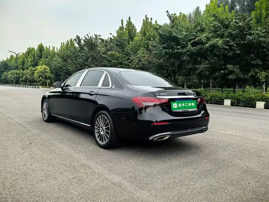 Mercedes-Benz E-Class — миниатюра 5