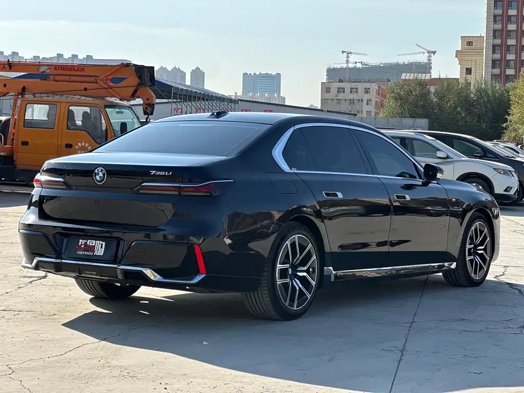 BMW 7 Series — миниатюра 7