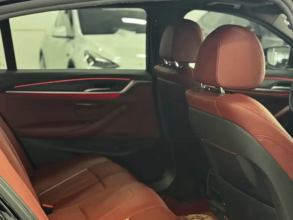 BMW 5 Series — миниатюра 8