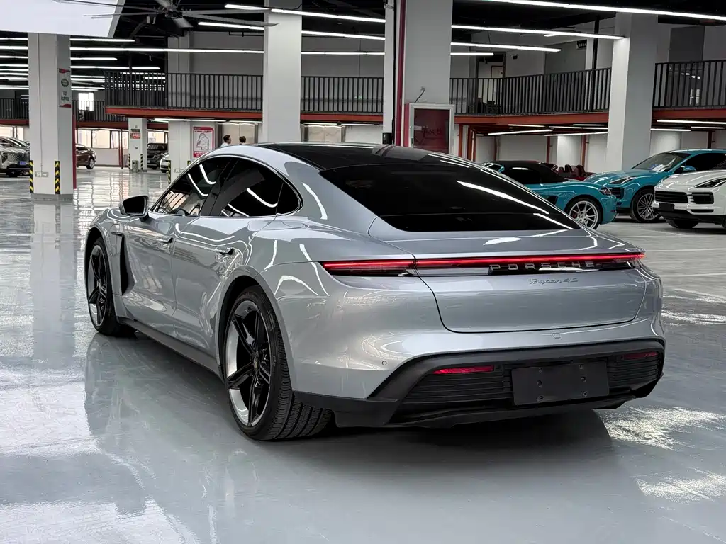 Porsche Taycan — миниатюра 9