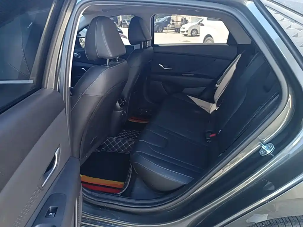 Hyundai Elantra — миниатюра 17