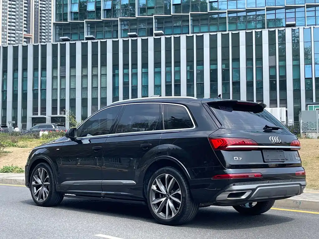 Audi Q7 — миниатюра 4
