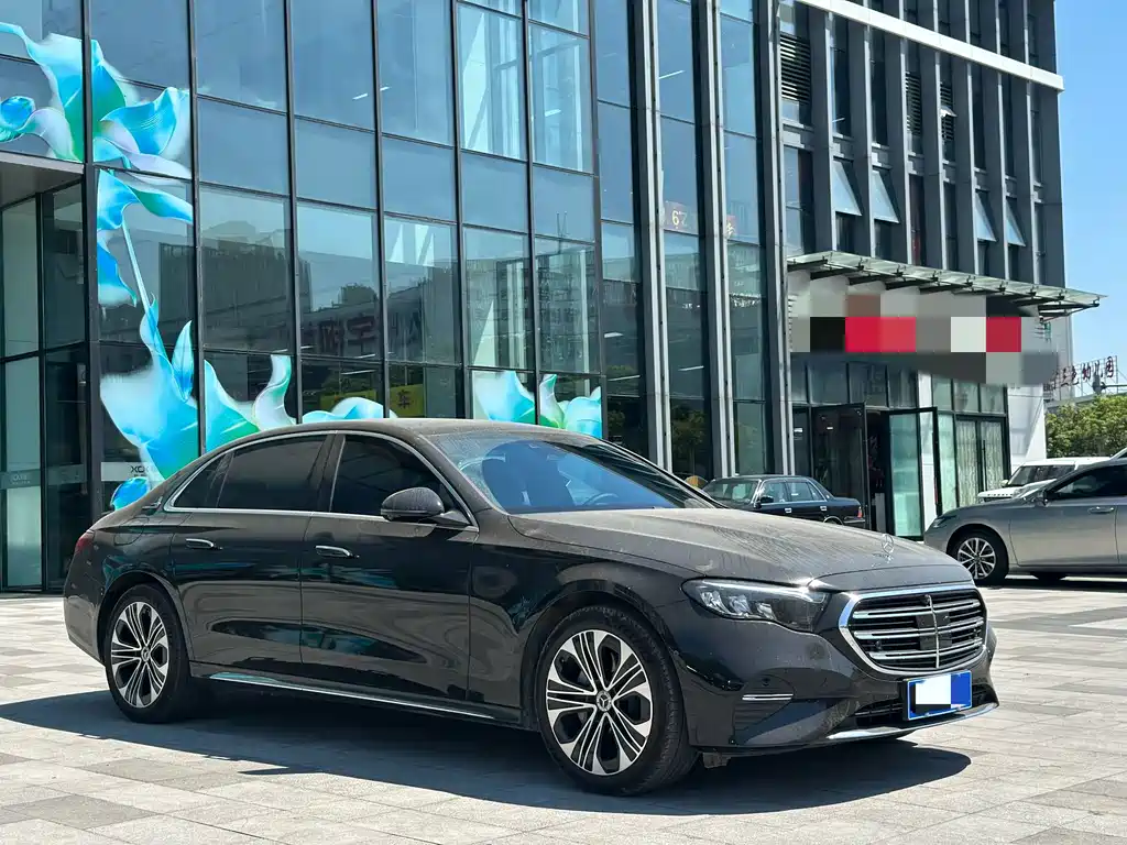 Mercedes-Benz E-Class — миниатюра 3