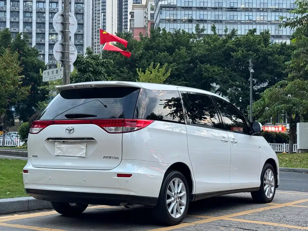 Toyota Previa — миниатюра 15