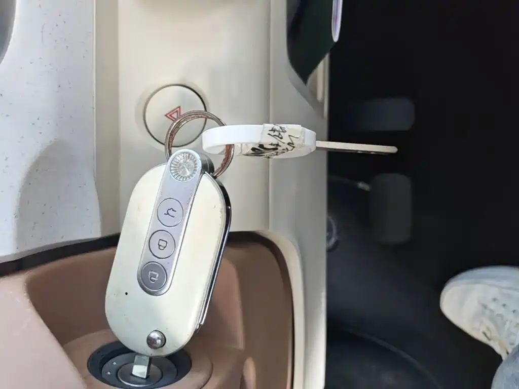 Wuling MINIEV — миниатюра 9