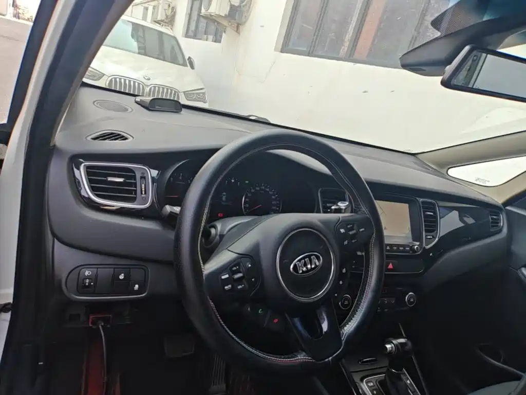 Kia Carens — миниатюра 10
