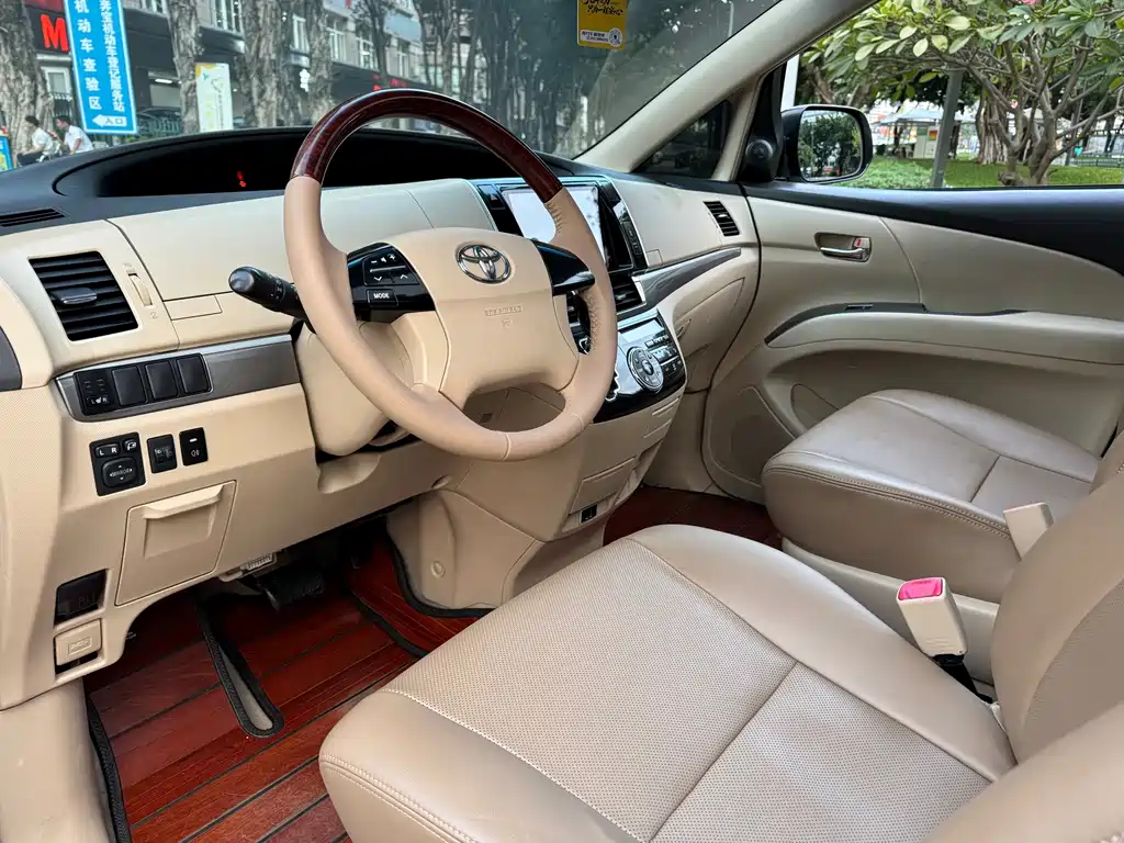 Toyota Previa — миниатюра 5