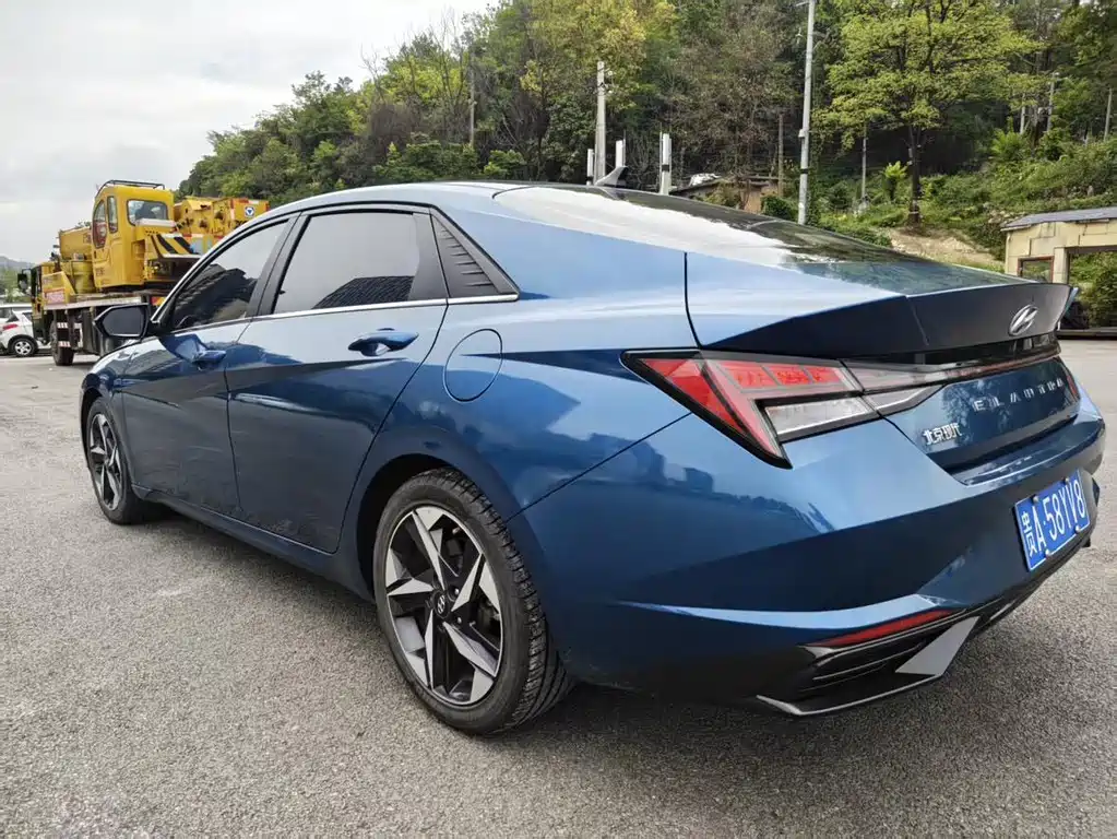 Hyundai Elantra — миниатюра 8