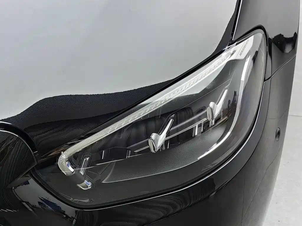 Mercedes-Benz E-Class — миниатюра 7