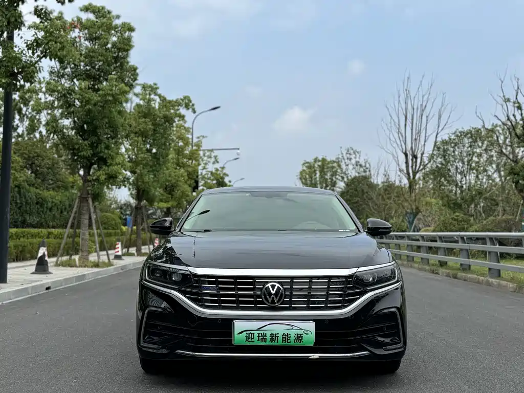 Volkswagen Passat PHEV — миниатюра 3