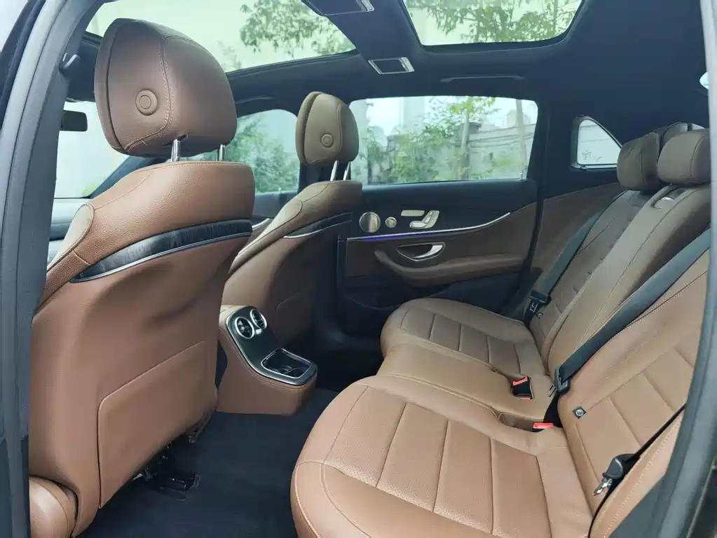 Mercedes-Benz E-Class — миниатюра 8