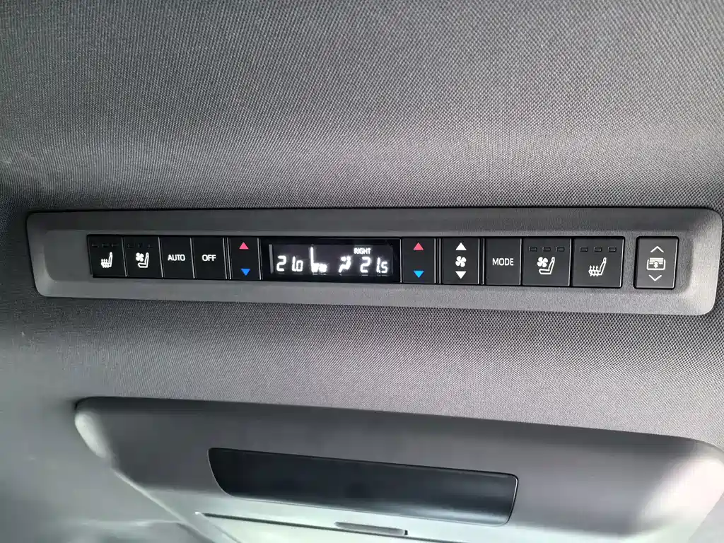 Toyota Sienna — миниатюра 33